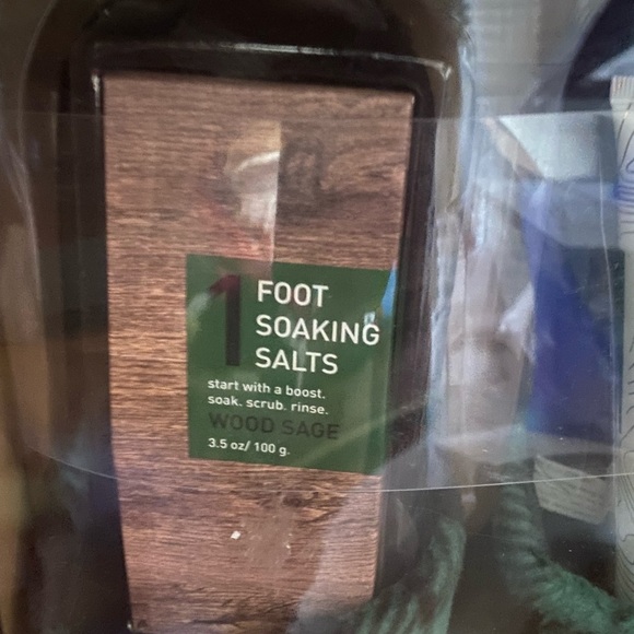 Men’s Unwind Foot Care & Slipper Set - Picture 4 of 8